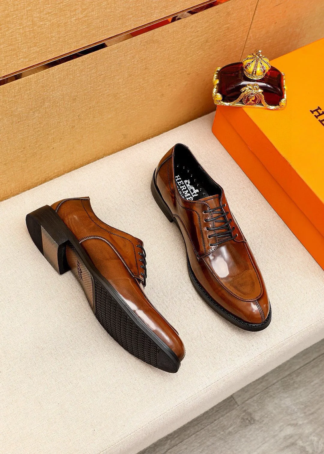 Men's shoes 💰460 💐 Product trademark: HERMES "Hermès" business leather shoes Regular size: 38-44 (45🉑️customized) Product materials: Selected imported first-layer open-edge beaded calfskin upper, imported water-dyed 🐂 cowhide lining. Strong three-dimensional visual effect, non-slip and wear-resistant combination outsole Color: 2⃣️colors available